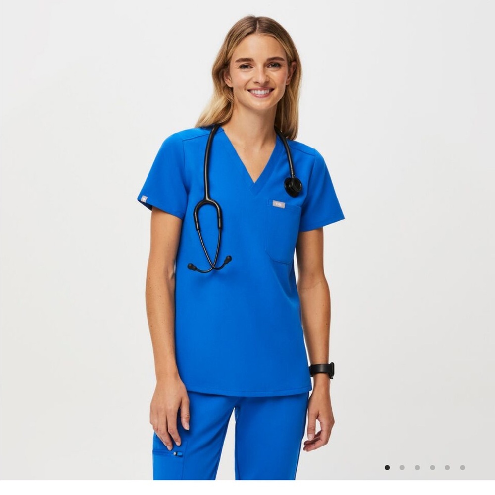 NWT Figs Catarina One Pocket Scrub top